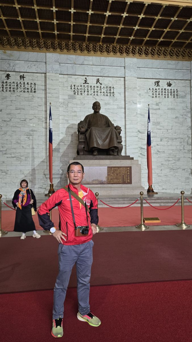 Có thể là hình ảnh về Núi Rushmore và văn bản